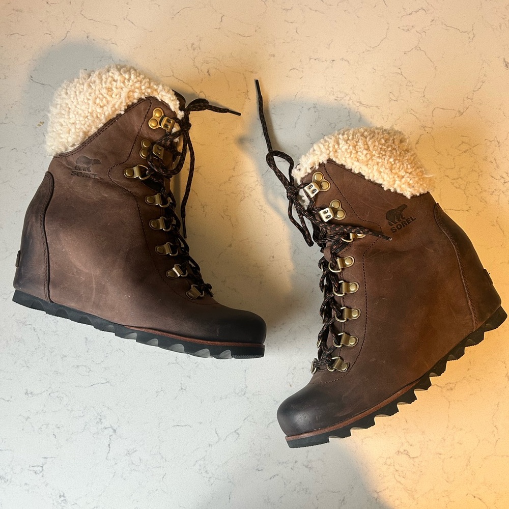 EUC Sorel Women's Conquest Tobacco Brown Lace-Up Wedge Boots w/ Shearling Lining - Picture 5 of 15